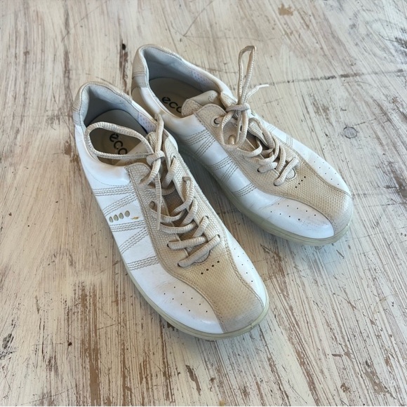Ecco Golf Shoes Size 38 7-7.5 Soft Cleats Spikes White & Cream - Picture 1 of 6